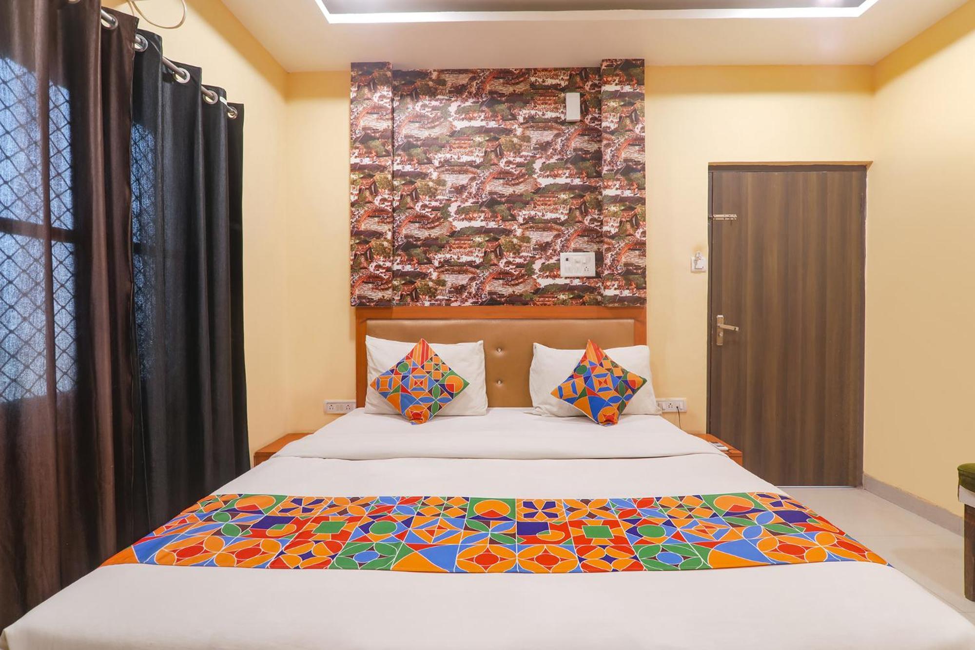 Fabhotel Swarn Banquet Kakarmatha Exteriör bild