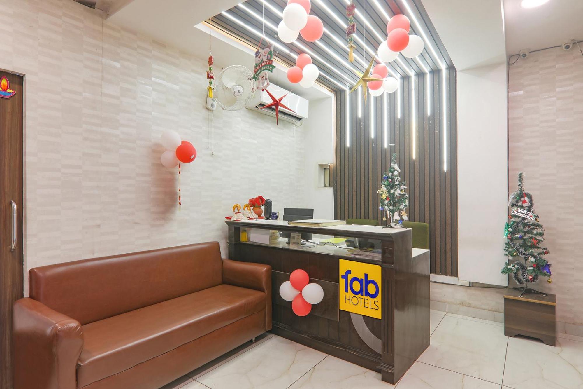Fabhotel Swarn Banquet Kakarmatha Exteriör bild